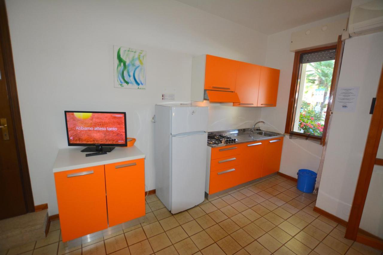 Lignano With Pool Apartman Lignano Sabbiadoro Kültér fotó