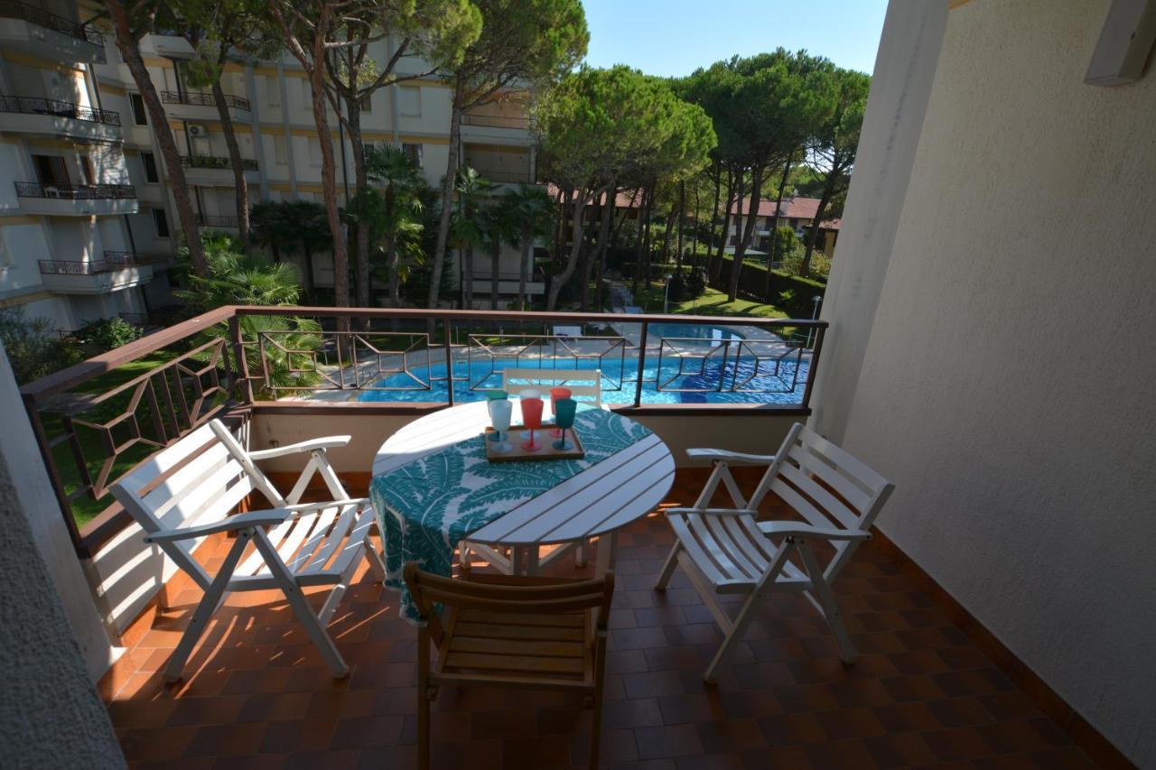 Lignano With Pool Apartman Lignano Sabbiadoro Kültér fotó