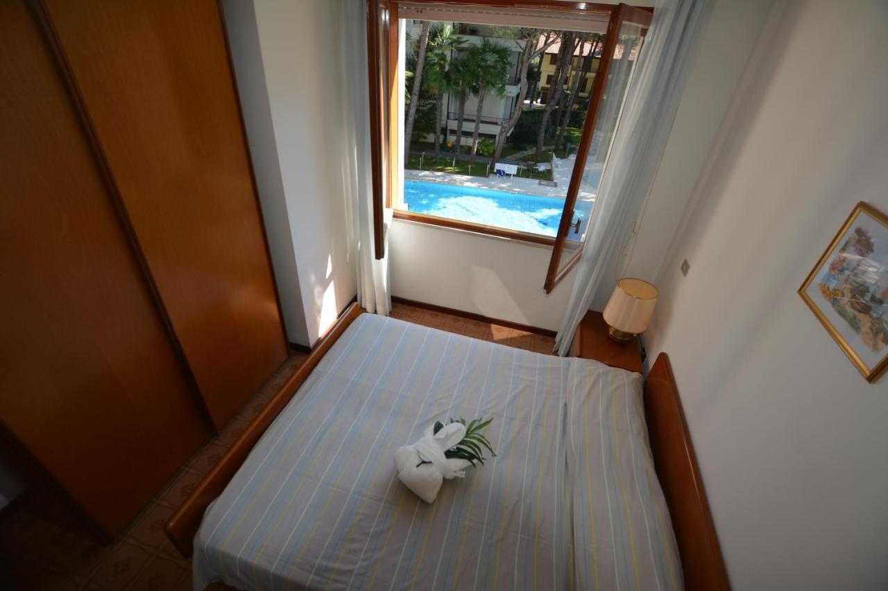 Lignano With Pool Apartman Lignano Sabbiadoro Kültér fotó
