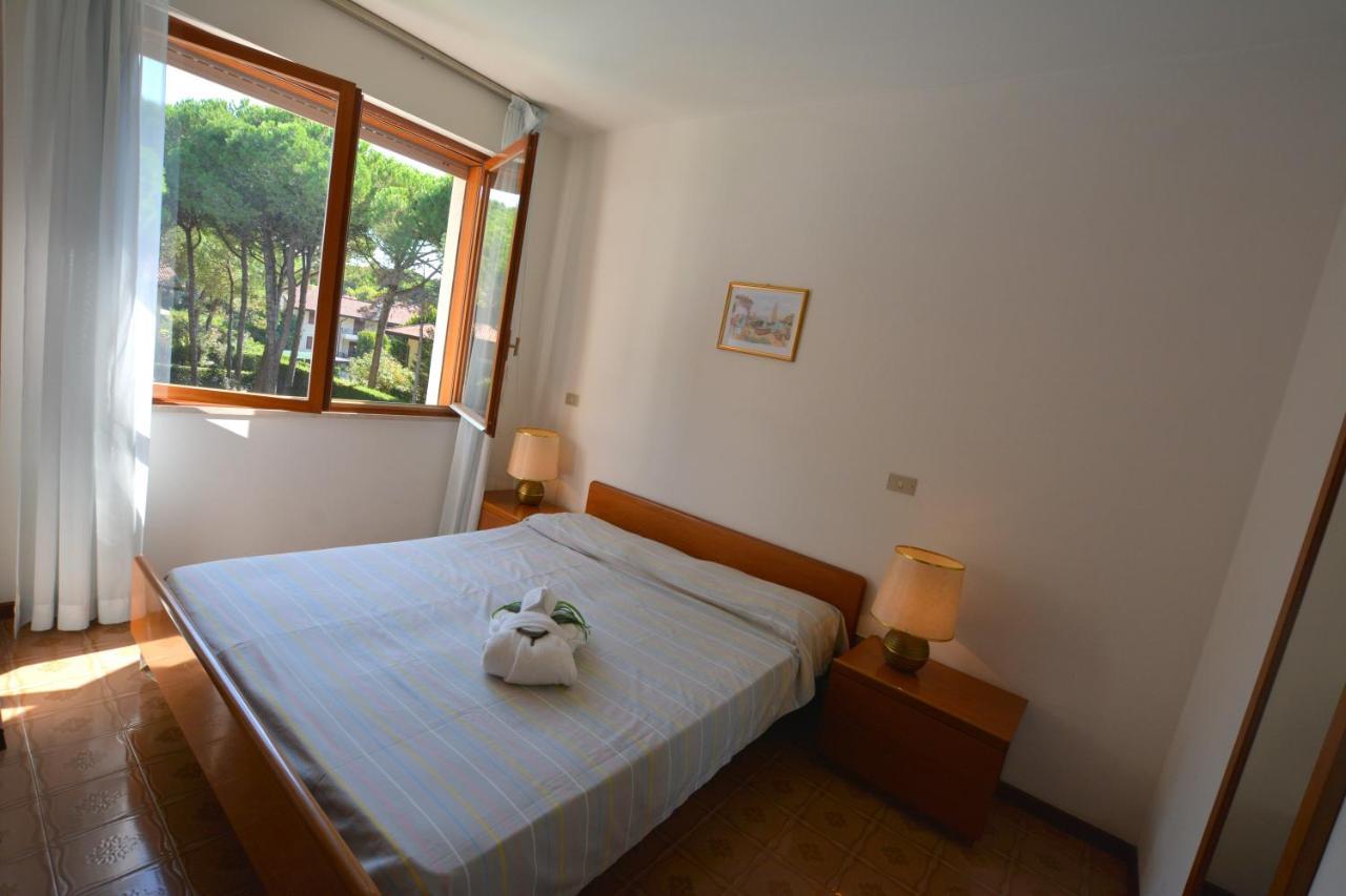 Lignano With Pool Apartman Lignano Sabbiadoro Kültér fotó