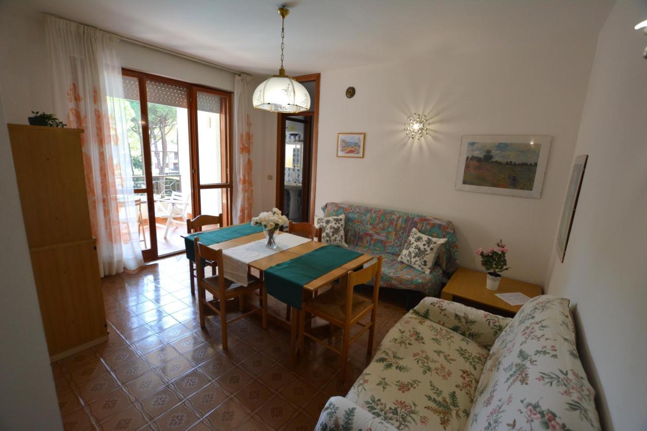 Lignano With Pool Apartman Lignano Sabbiadoro Kültér fotó