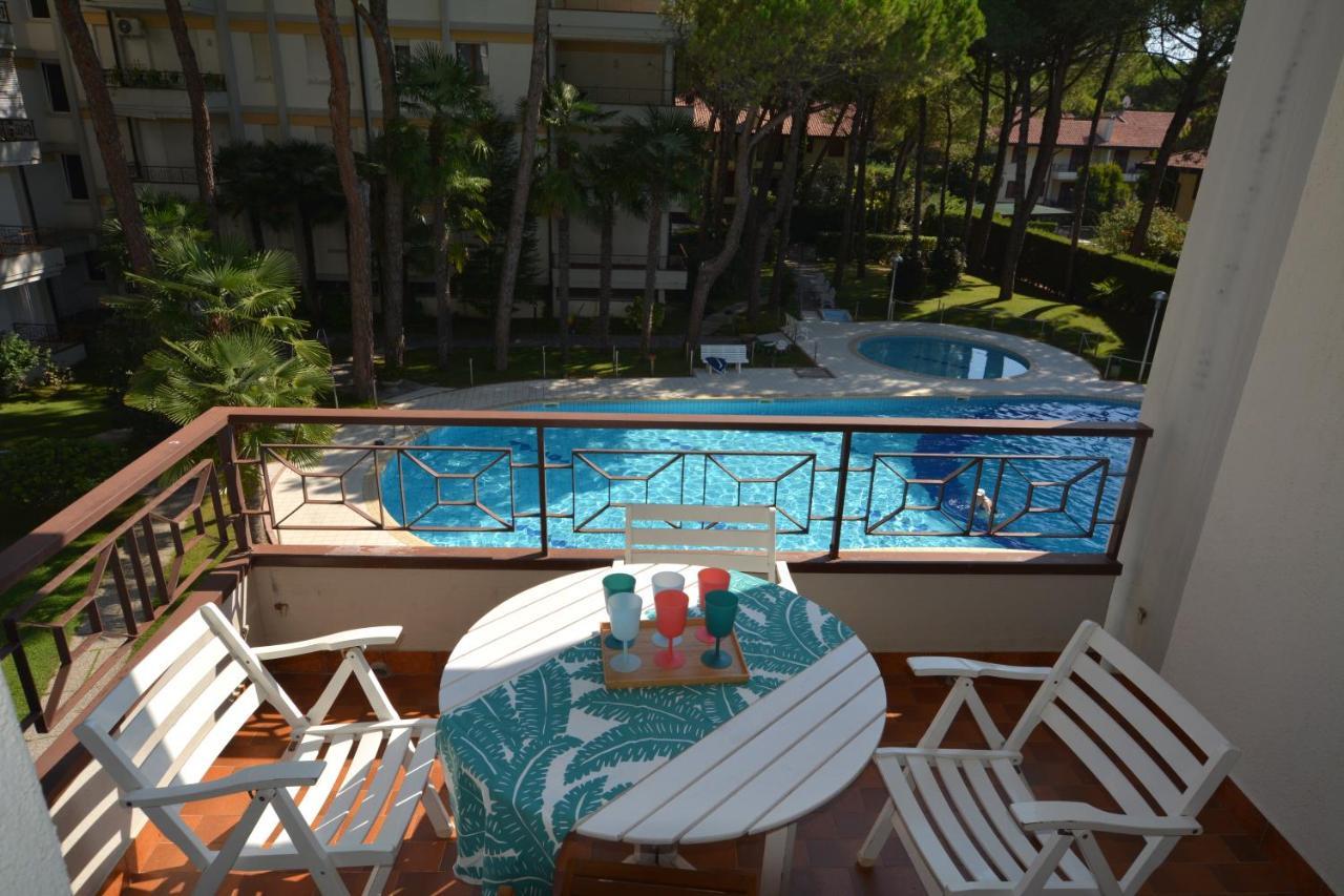 Lignano With Pool Apartman Lignano Sabbiadoro Kültér fotó