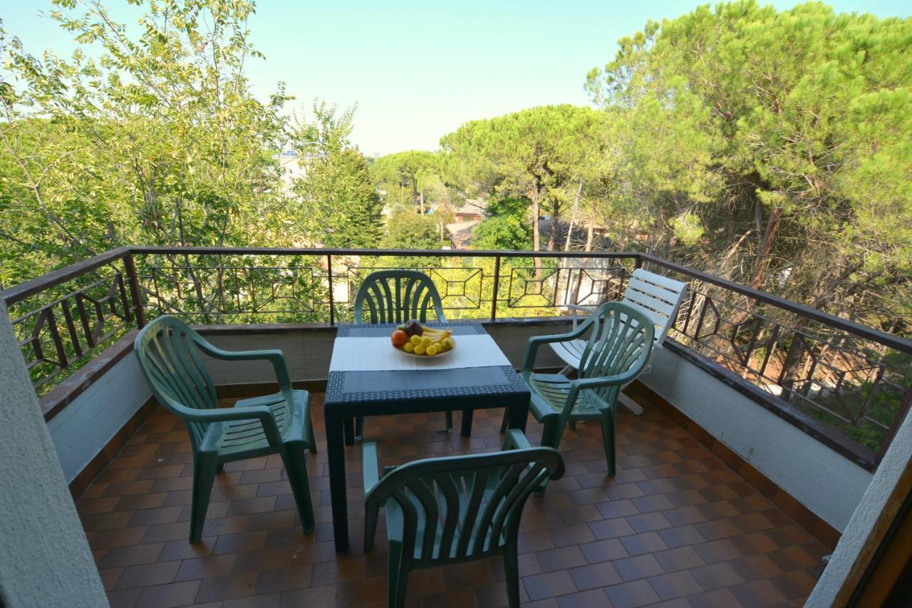 Lignano With Pool Apartman Lignano Sabbiadoro Kültér fotó