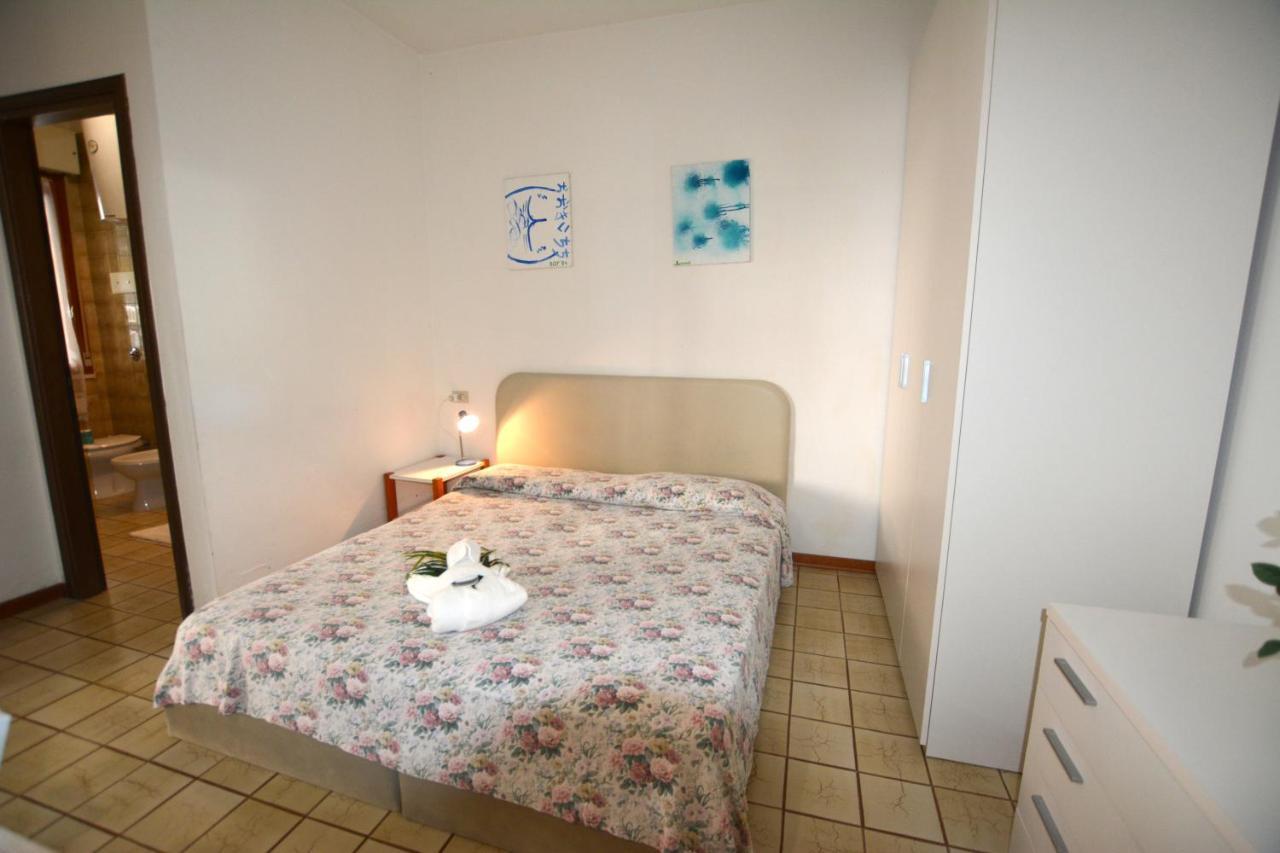 Lignano With Pool Apartman Lignano Sabbiadoro Kültér fotó