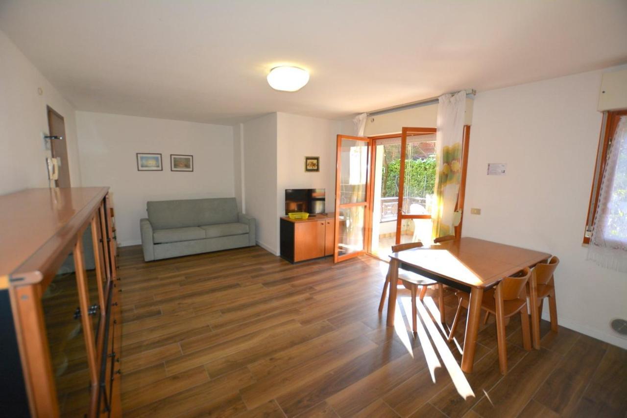 Lignano With Pool Apartman Lignano Sabbiadoro Kültér fotó