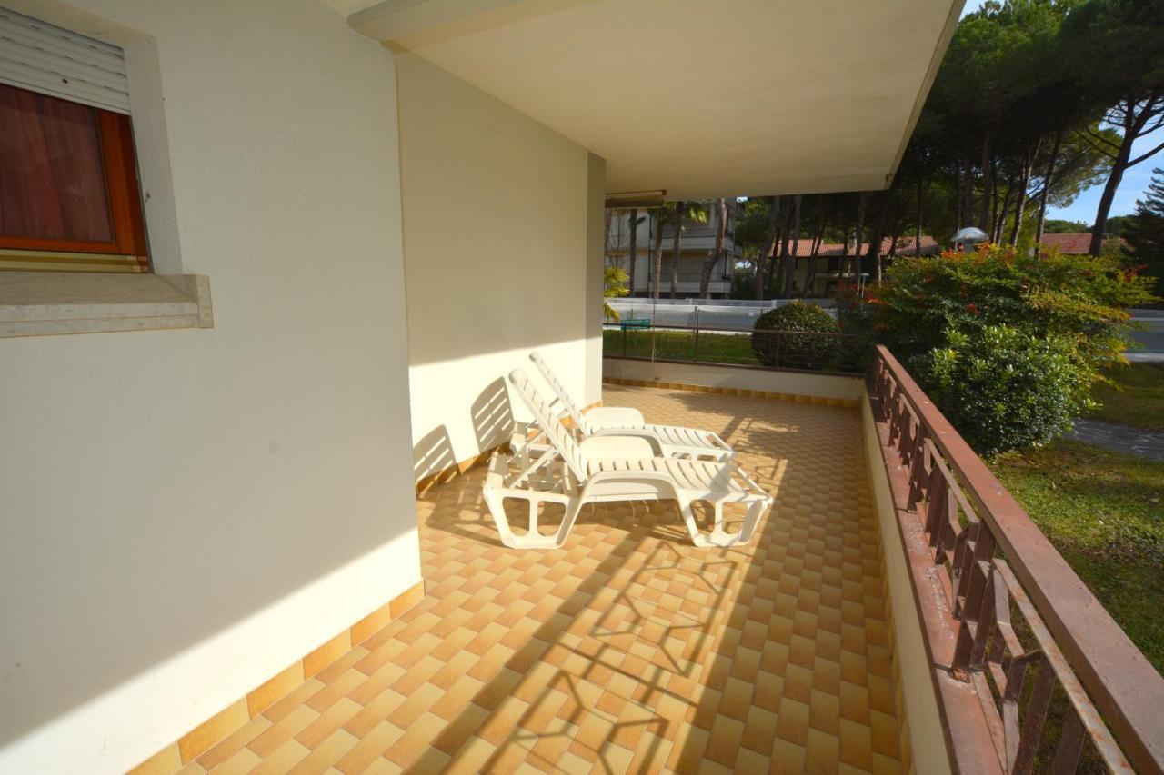 Lignano With Pool Apartman Lignano Sabbiadoro Kültér fotó