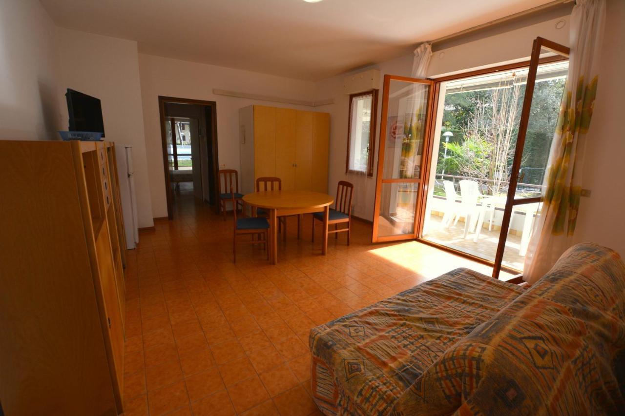 Lignano With Pool Apartman Lignano Sabbiadoro Kültér fotó