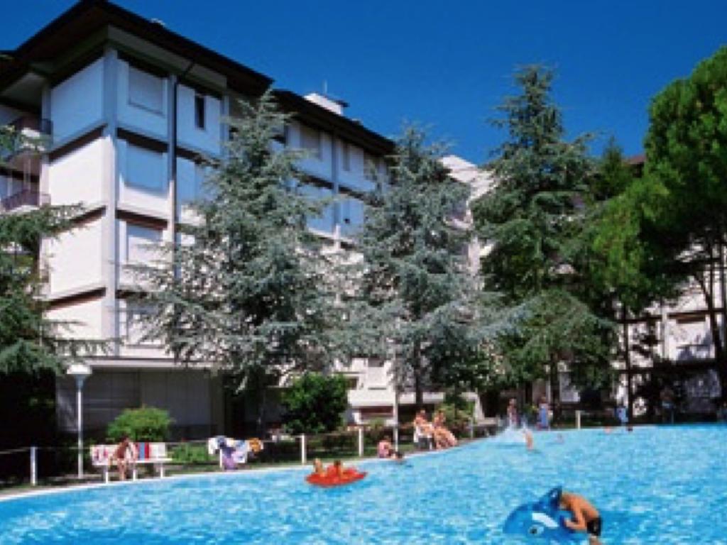 Lignano With Pool Apartman Lignano Sabbiadoro Kültér fotó